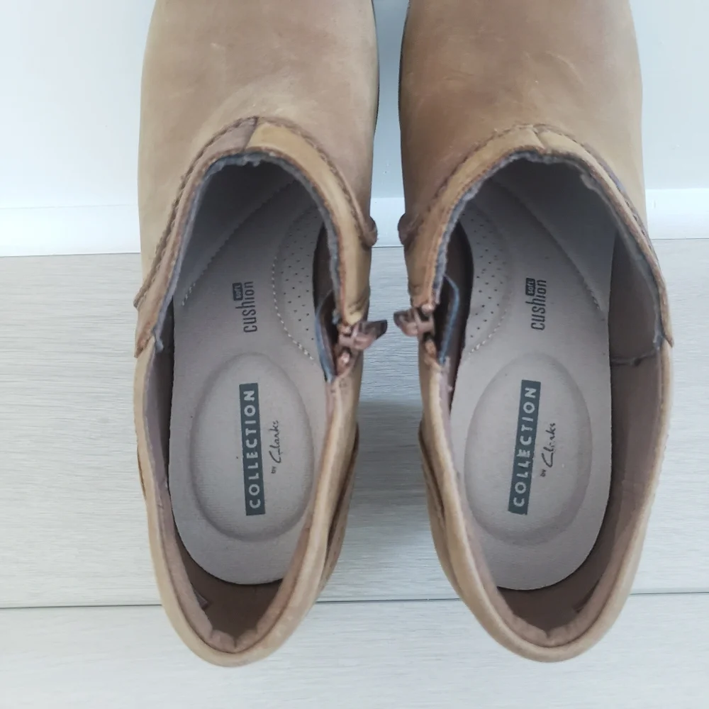 Clarks Sashlin Leather Heeled Bootie Tan Sz 7